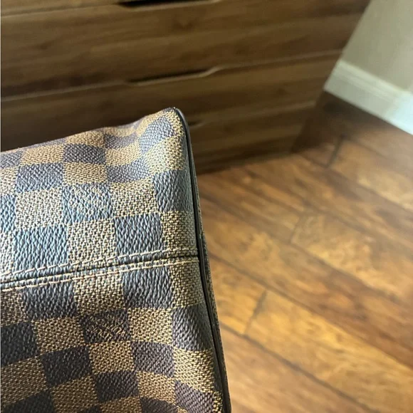 Authentic, Louis Vuitton Brown Checkered Tote with Gold Accents - Picture 4 of 16